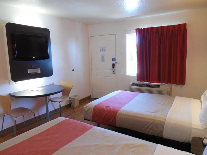 Bedroom 3, Motel 6 Chula Vista, CA - San Diego, San Diego