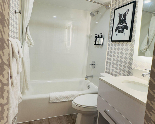 Bathroom 4, Quality Inn & Suites Thunder Bay Downtown, Thunder Bay