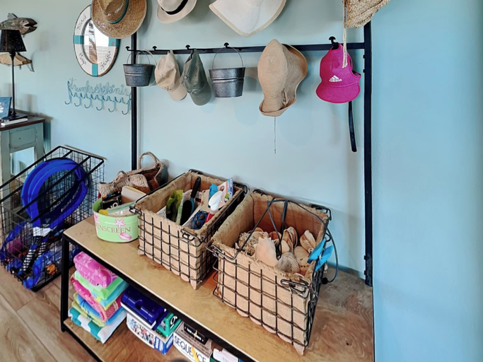 Food & Drinks 5, Ocean Shore by Distinctive Beach Rentals, Flagler