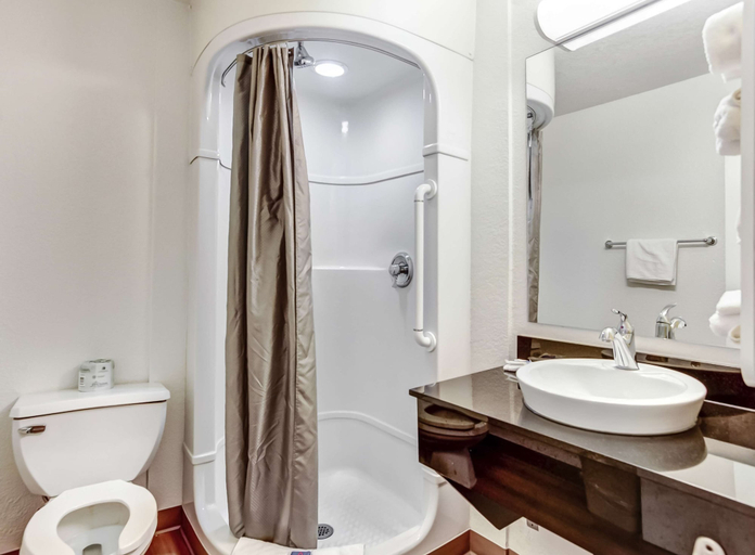 Bathroom 4, Motel 6 Medford, OR, Jackson