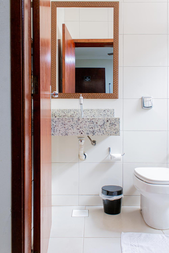 Bathroom 3, Hotel Cheffer, Porto Ferreira