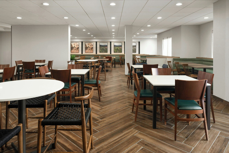 Food & Drinks 5, Fairfield Inn & Suites Newark Liberty International Airport, Newark
