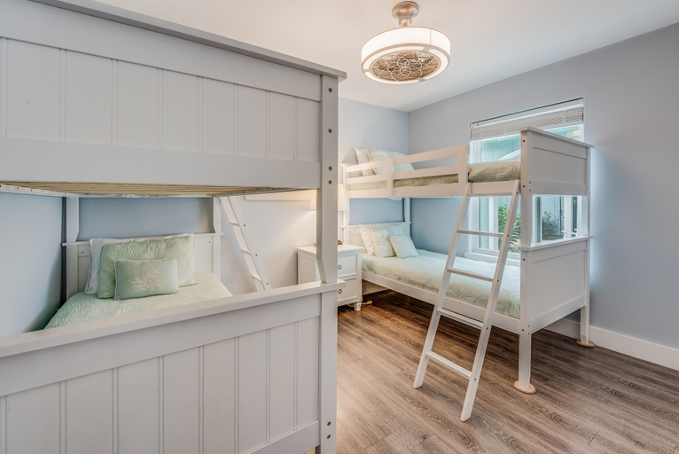 Bedroom, Diving Dolphin by Silver Sands Vacation Rentals, Nueces