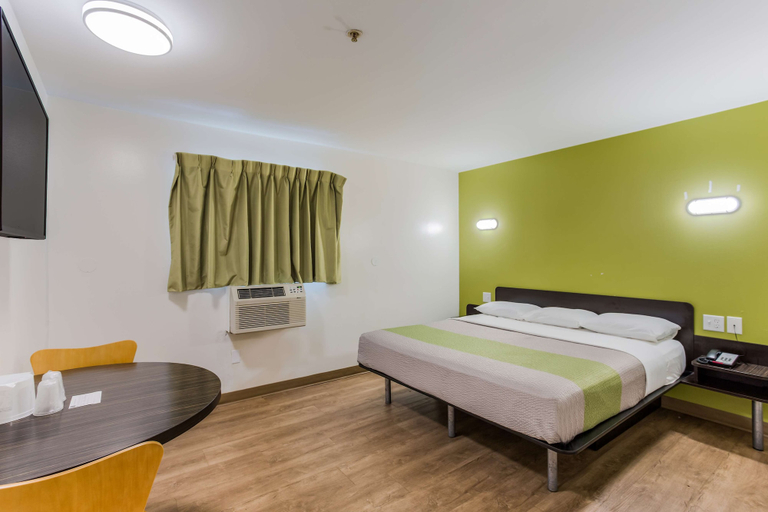 Bedroom 3, Motel 6 Jacksonville, FL - South, Duval