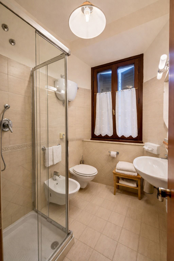 Bathroom 5, Albergo Le Terme, Siena