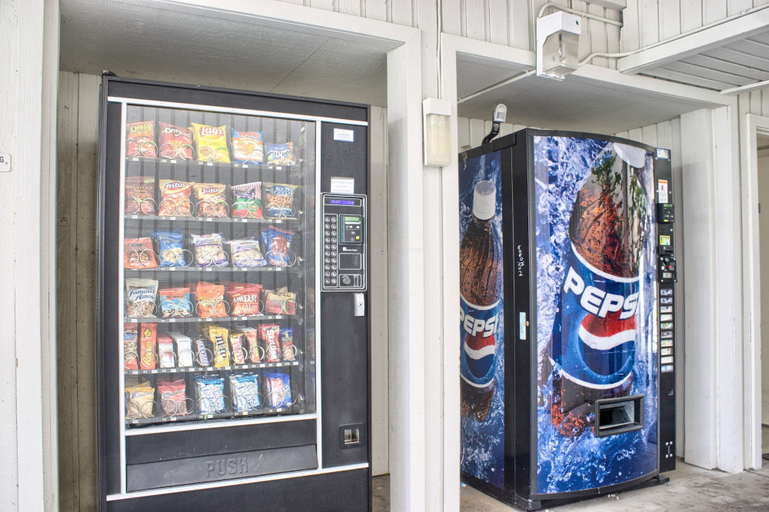 Food & Drinks 5, Motel 6 Seattle, WA - South, SeaTac
