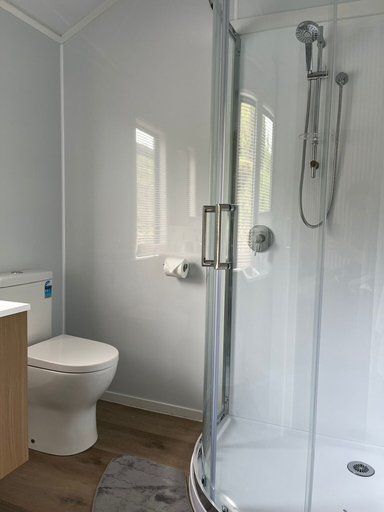 Bathroom 4, Opal Hot Springs & Holiday Park, Matamata-Piako