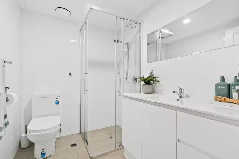 Bathroom 5, Beaches on Wave Street, Gold Coast