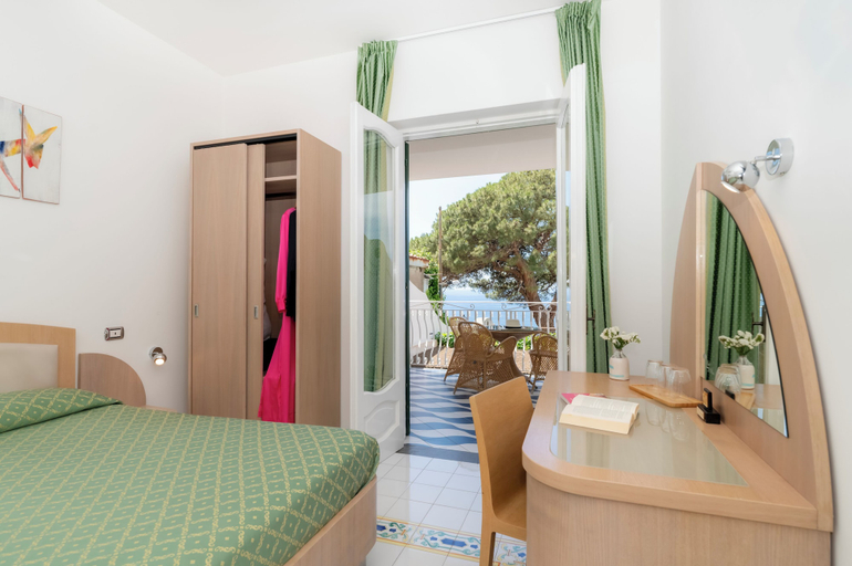 Bedroom 3, Hotel Il Pino, Salerno