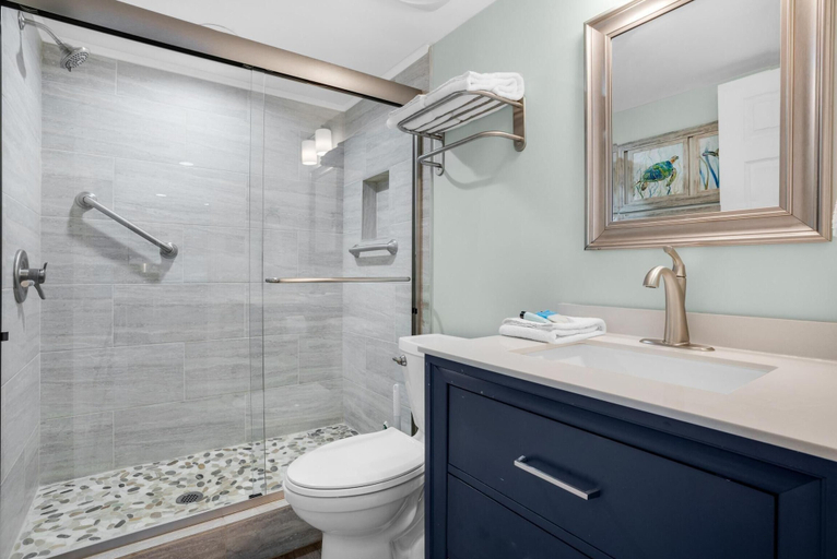 Bathroom 4, Commodore 1302 Caspian Rose, Bay