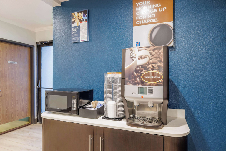 Food & Drinks 5, Motel 6 Auburn, CA, Placer