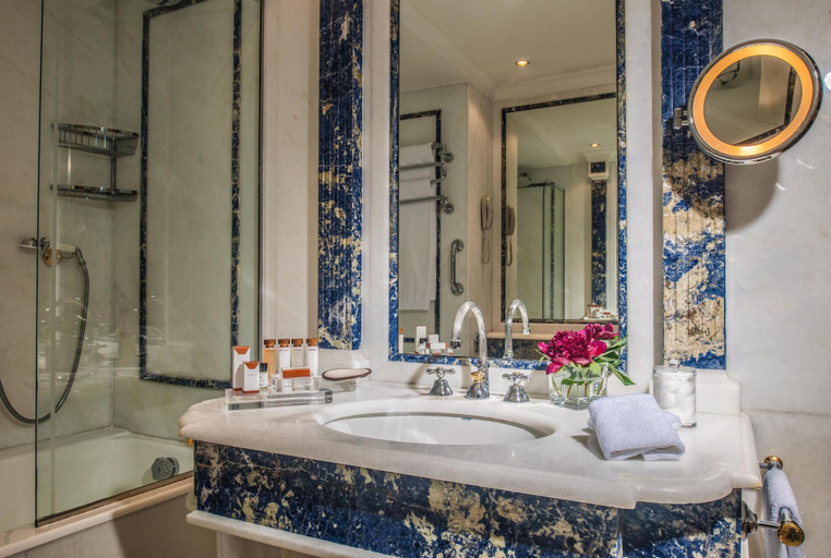 Bathroom 5, Rome Cavalieri, A Waldorf Astoria Hotel, Roma