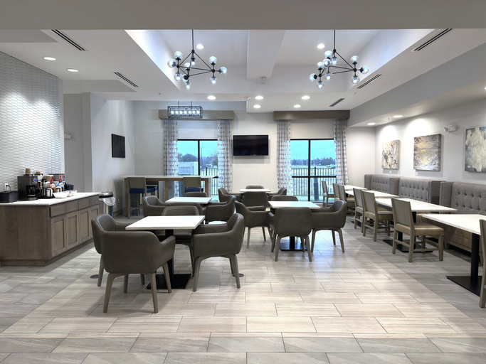 Food & Drinks 5, Merica Inn & Suites, Van Zandt