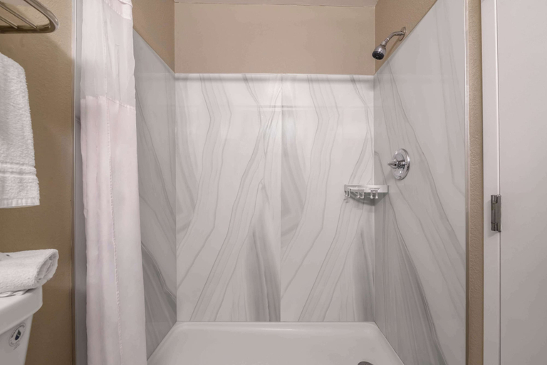 Bathroom 3, Studio 6 Columbus, GA – Columbus Airport, Muscogee