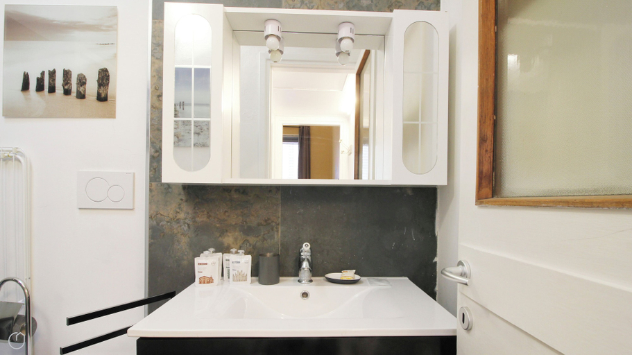Bathroom 2, Italianway - S. Pietro All'Orto, Milano