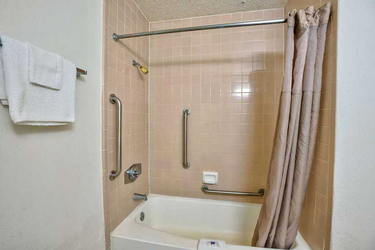 Bathroom 5, Motel 6 Gainesville, FL, Alachua