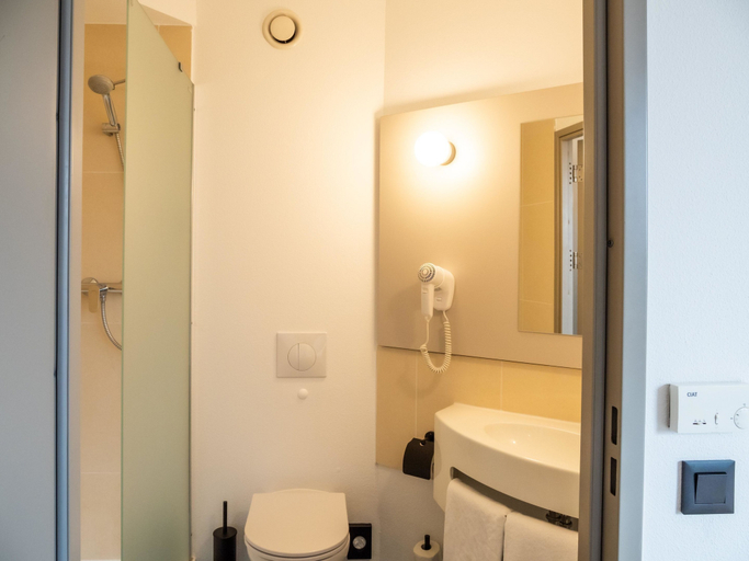 Bathroom 4, Hotel B&B Wrocław Centrum, Środa Śląska