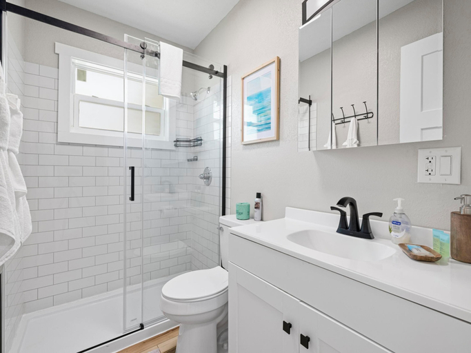 Bathroom 3, Salty Sunrise by Distinctive Beach Rentals, Lee