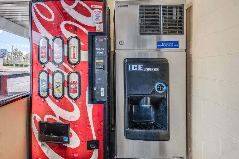 Food & Drinks 5, Motel 6 Tupelo, MS - Downtown, Lee