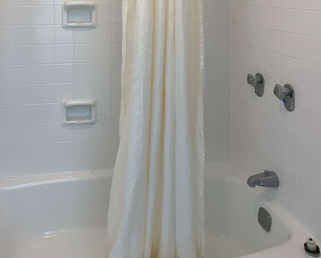 Bathroom 5, Motel 6 Marianna, FL, Jackson