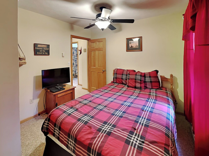 Bedroom 2, Hidden Treasure by Taylor Made Deep Creek, Garrett