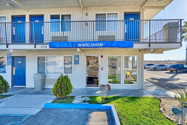 Exterior & Views 1, Motel 6 Lancaster, CA, Los Angeles