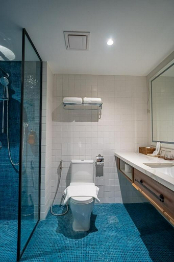 Bathroom 5, The Henry Glass House, Mabalacat