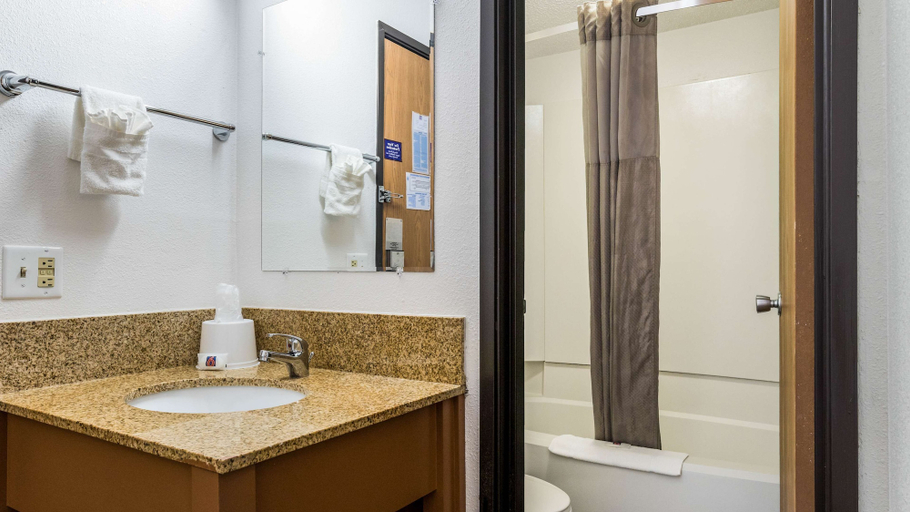 Bathroom 4, Motel 6 Elk Grove Village, IL, Cook