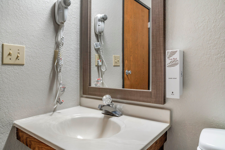 Bathroom 4, Red Roof Inn Queensbury, Warren