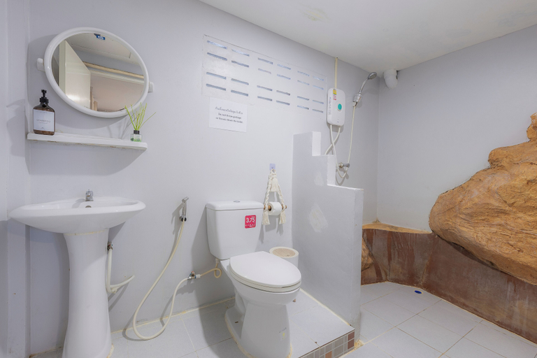 Bathroom 4, Phi Phi Cozy Seafront Resort, Mueang Krabi