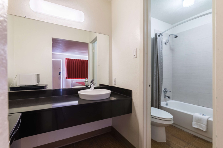 Bathroom 4, Motel 6 Stephenville, TX, Erath