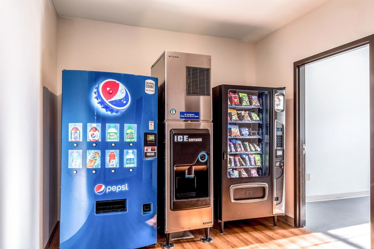 Food & Drinks 5, Motel 6 Jourdanton, TX, Atascosa