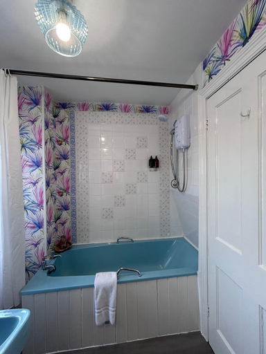 Bathroom 3, Greylands Guest House, Powys