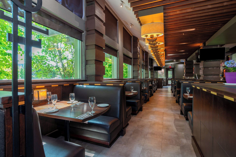 Food & Drinks 5, Sandman Signature Surrey-Guildford Suites, Greater Vancouver
