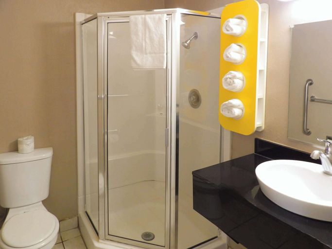 Bathroom 5, Motel 6 Ontario, Or, Malheur