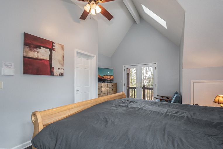 Bedroom 2, VVS - Very Very Special by Taylor Made Deep Creek, Garrett