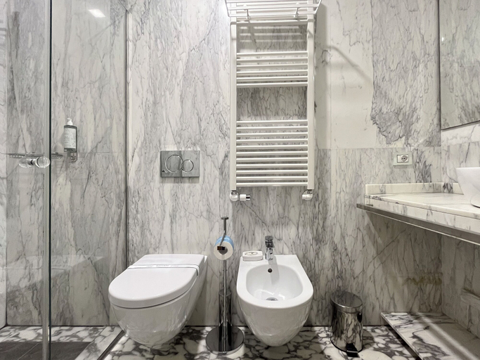 Bathroom 5, Hotel la Scala, Florence