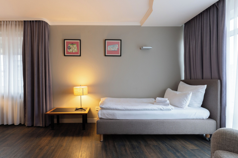Bedroom 3, Garner Hotel Friedrichshafen by IHG, Bodenseekreis