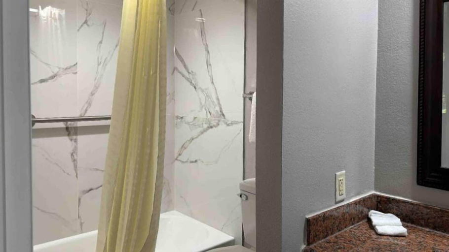 Bathroom 3, Studio 6 Tallahassee, FL – North Monroe, Leon