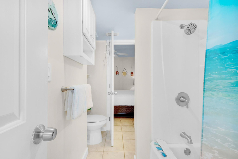 Bathroom 3, Sunbird 709w Beach Life, Bay