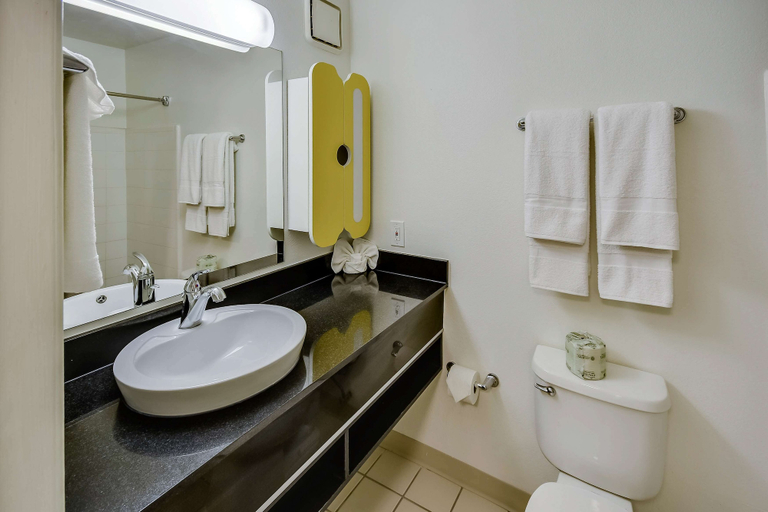 Bathroom 4, Studio 6 Houston, TX - Hobby South, Houston