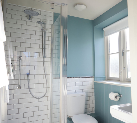 Bathroom, Feathers Hotel by Chef and Brewer Collection, Hertfordshire