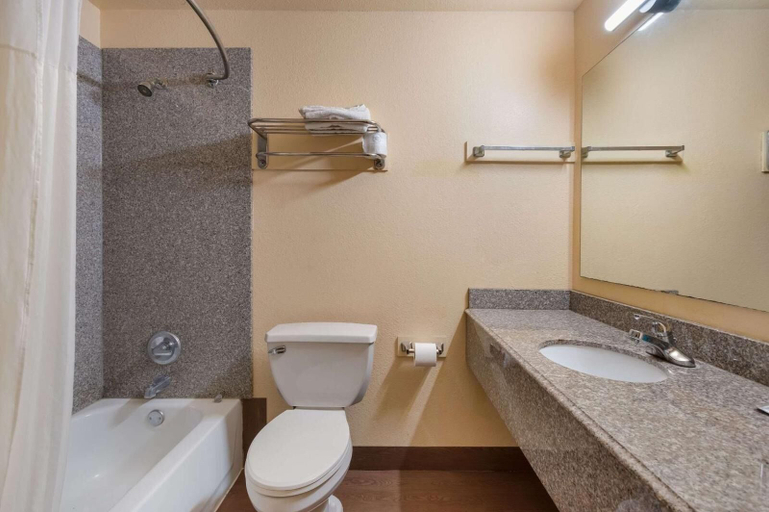 Bathroom 3, Relax Inn and Suites, Orleans