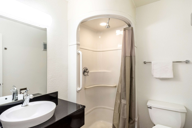 Bathroom 4, Motel 6 Redding, CA - Central, Shasta