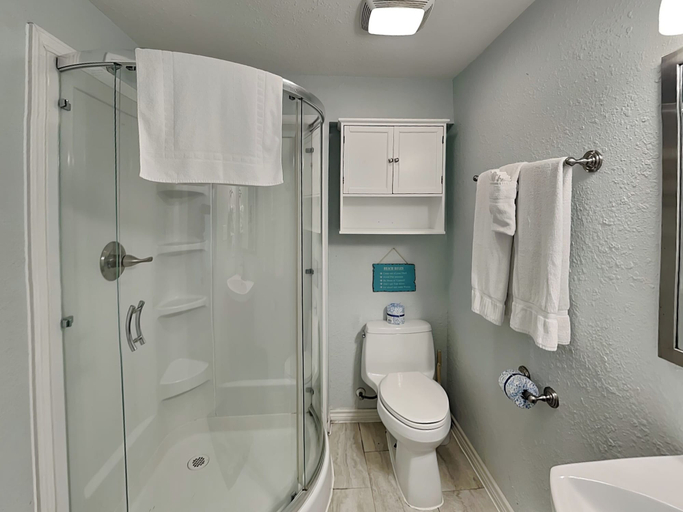 Bathroom 4, Reel Paradise by Ryson Vacation Rentals, Galveston