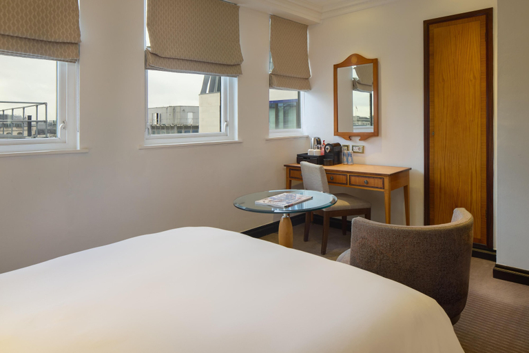 Bedroom 2, Radisson Blu Edwardian Hampshire Hotel London, London