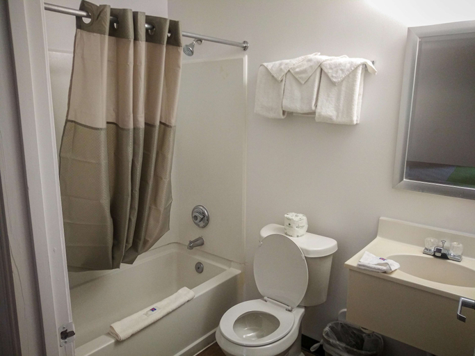 Bathroom 3, Studio 6 Extended Stay - Hampton, VA - Langley AFB Area, Hampton