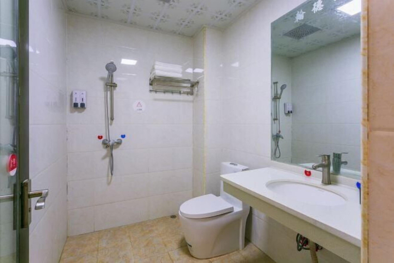Bathroom 3, Hande Hotel, Baise