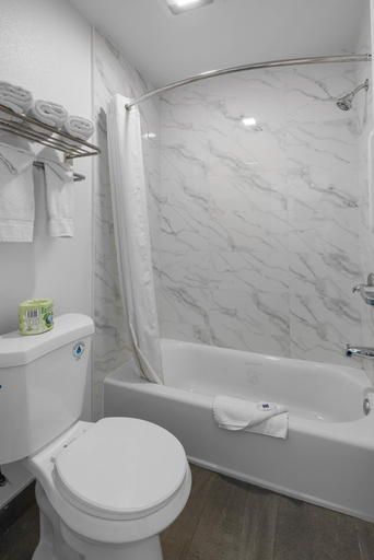 Bathroom 4, Motel 6 La Mesa, CA, San Diego