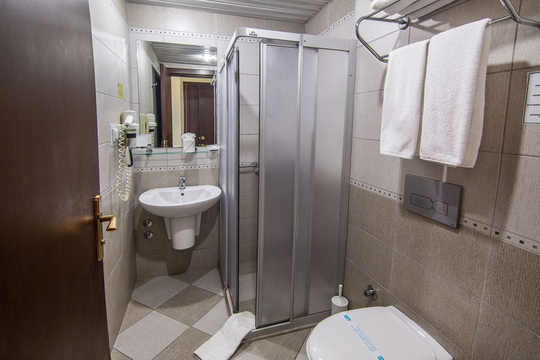 Bathroom 4, Kleopatra Ada Hotel - All Inclusive, Alanya